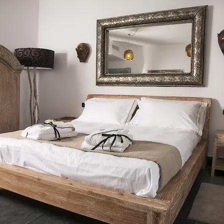 Seven Maze Charming House Bed & Breakfast