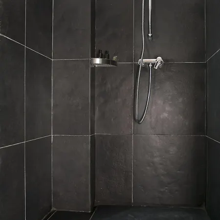 Seven Maze Charming House Bed & Breakfast