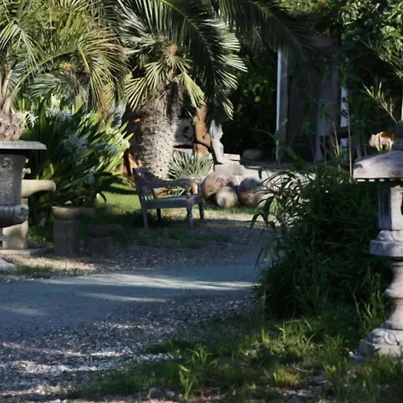 Seven Maze Charming House Bed & Breakfast 3*