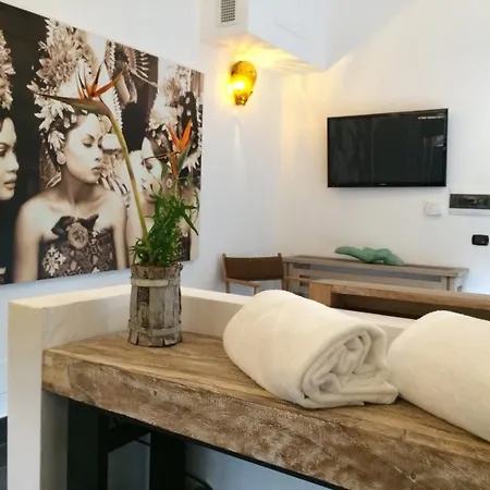 Seven Maze Charming House Bed & Breakfast Bari