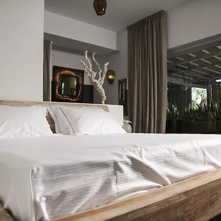 Seven Maze Charming House Bed & Breakfast 2*