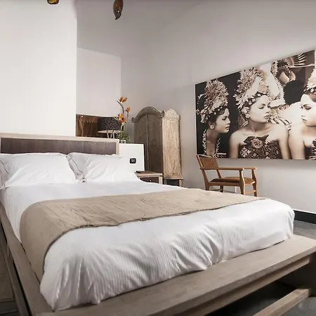 Seven Maze Charming House Bed & Breakfast 2*