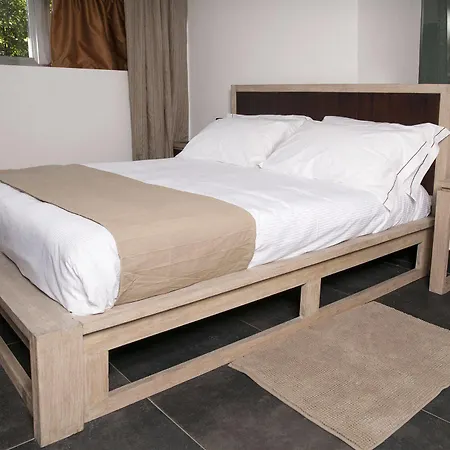 Seven Maze Charming House Bed & Breakfast