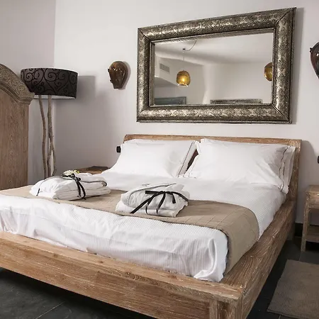 Seven Maze Charming House Bed & Breakfast 2*
