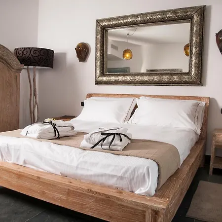 Seven Maze Charming House Bed & Breakfast 3*