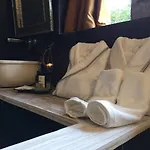 Seven Maze Charming House ベッド・アンド・ブレックファスト バーリ