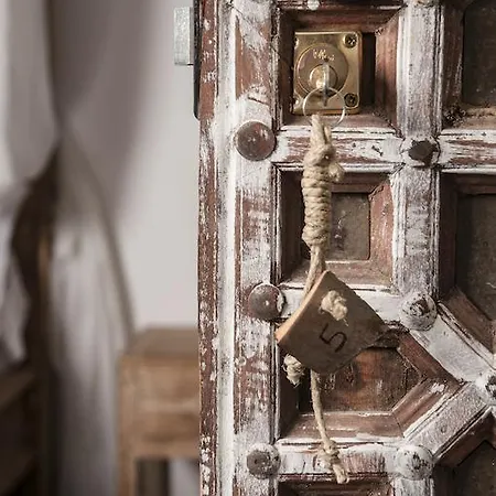 Seven Maze Charming House לינה וארוחת בוקר