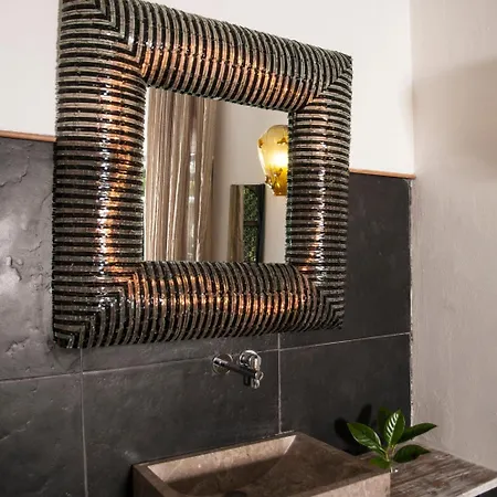 Seven Maze Charming House 3* בארי