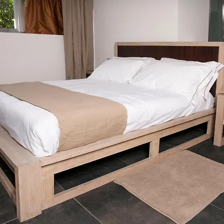 Seven Maze Charming House Bed & Breakfast